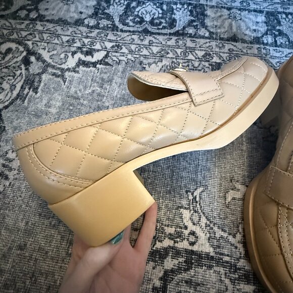 CHANEL Lambskin Quilted CC Heart Loafers in Beige size 40 - never worn - Picture 8 of 16